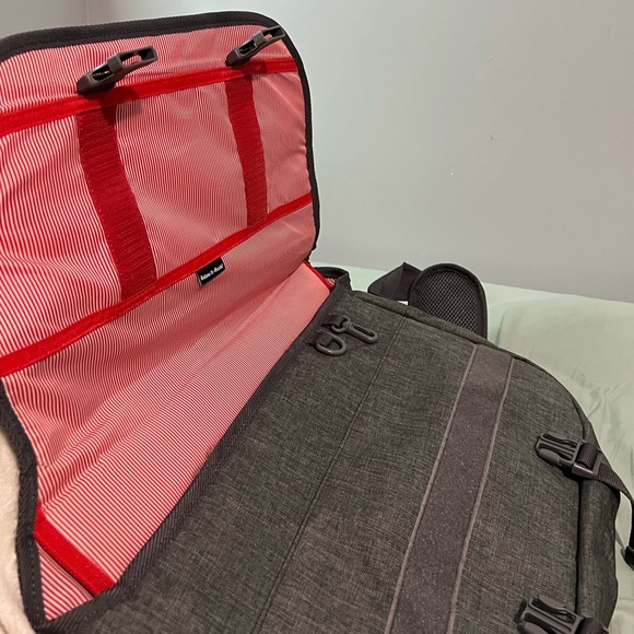 COPY - HERSCHEL SUPPLY CO. CHARCOAL CROSSHATCH POP QUIZ MESSENGER BAG - Picture 5 of 7